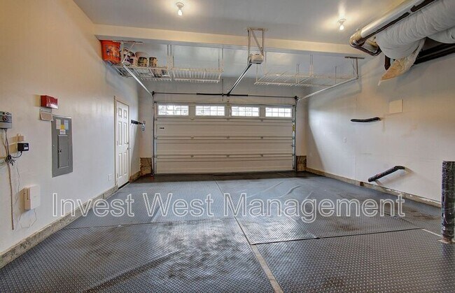Building Photo - 4014 NE Tacoma Ct