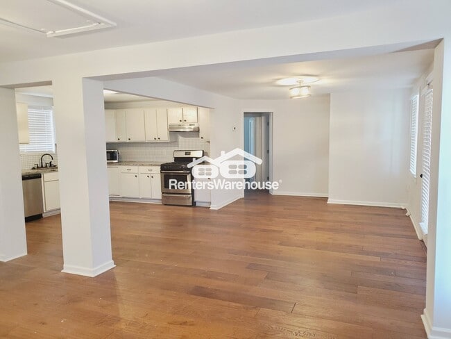 Foto del edificio - 1290 Chapel Dr