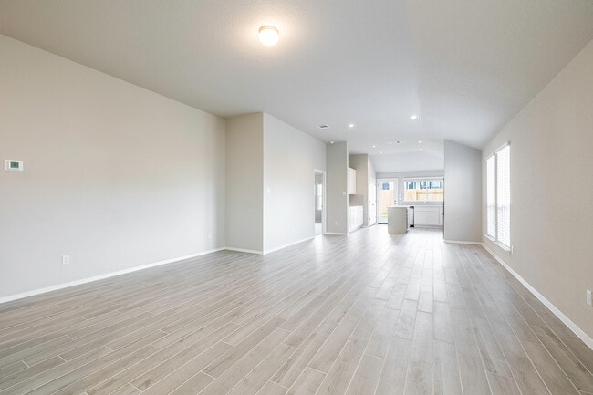 Building Photo - 105 Crescent St