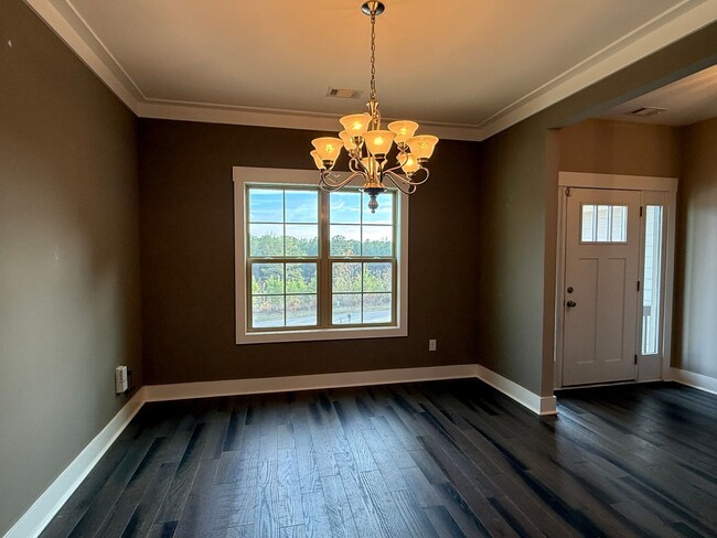 Foto del edificio - Beautiful Craftsman Style 2 Story Home in Parkerson`s Mill