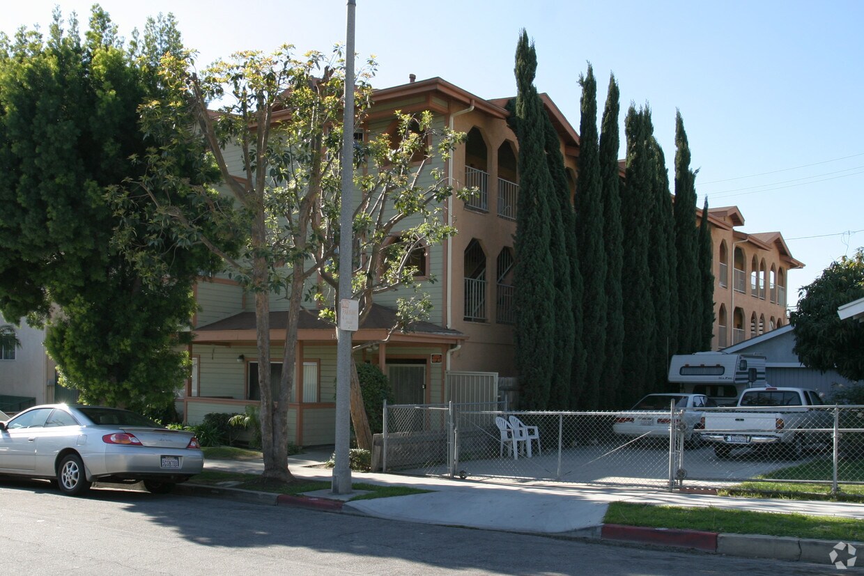 Building Photo - 1365 Newport Ave