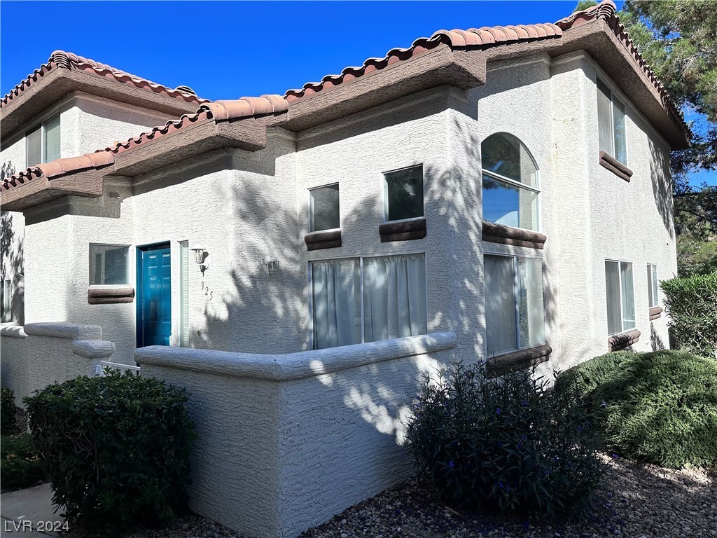 Building Photo - 925 Allure Dr