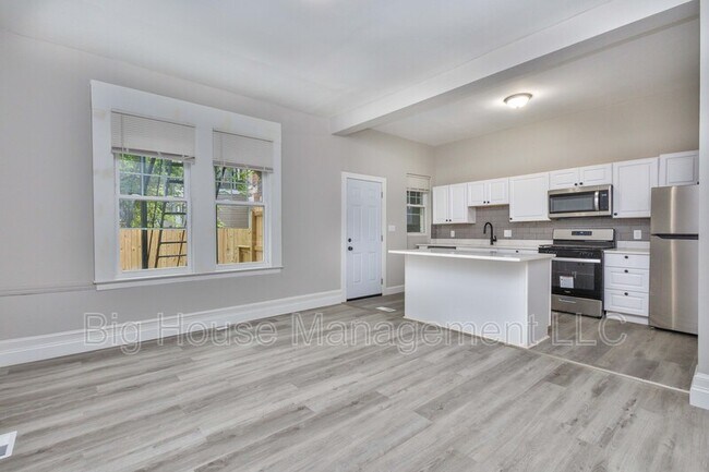Building Photo - 713 Druid Park Lake Dr