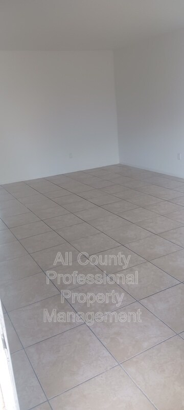 Foto del edificio - 1400 NE 111th St