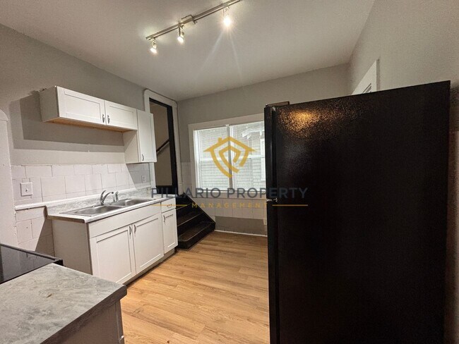 Building Photo - 4 Bedroom home in Near Downtown Indy! Available Now!