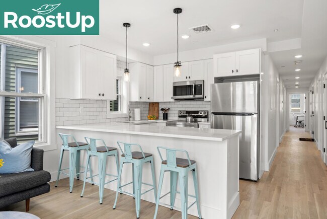 Foto del edificio - Furnished Bedroom with Private Bath in South Boston