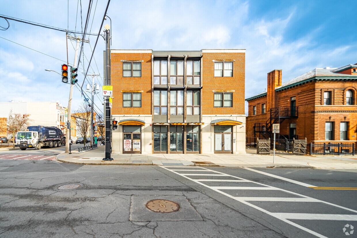 Foto principal - 423-425 Madison Ave