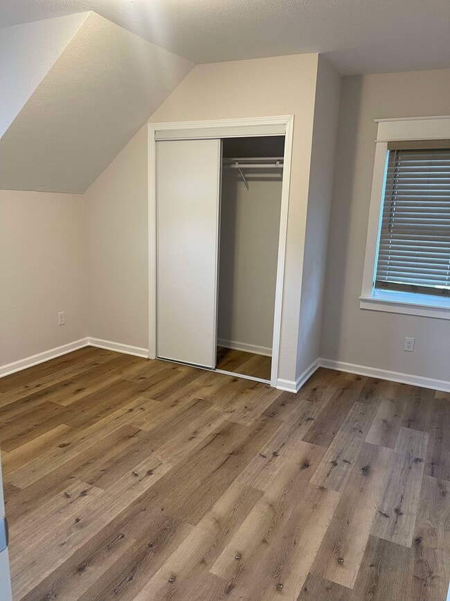 Second Room - 1104 W Chambers St