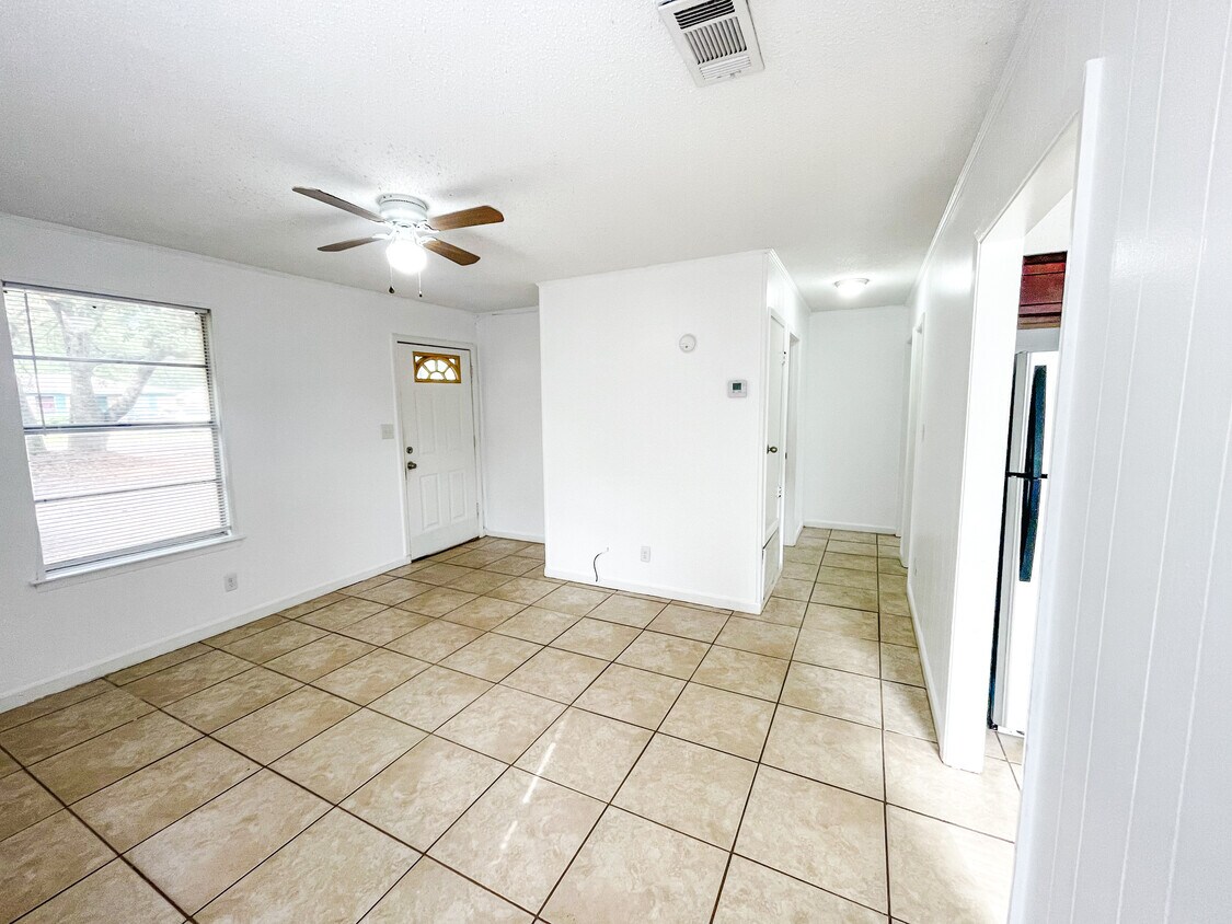 Foto principal - 910 Calhoun Ave