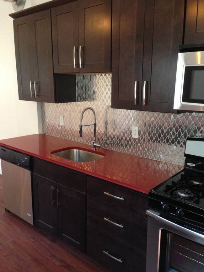 Foto del edificio - Platinum Quality Renovation in South Side ...