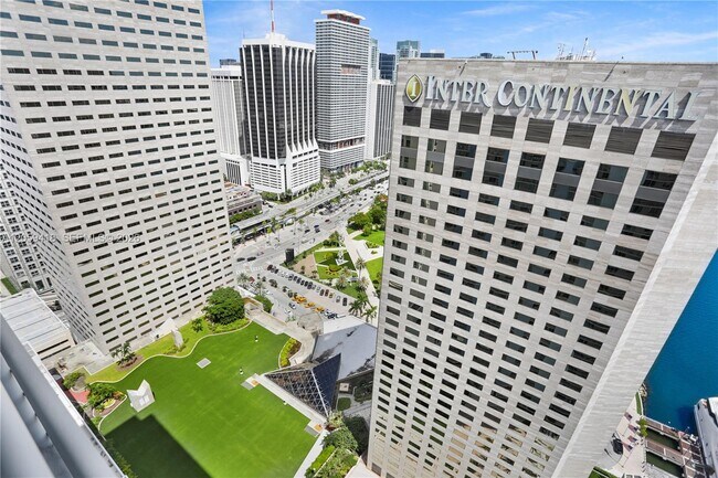 Foto del edificio - 335 S Biscayne Blvd