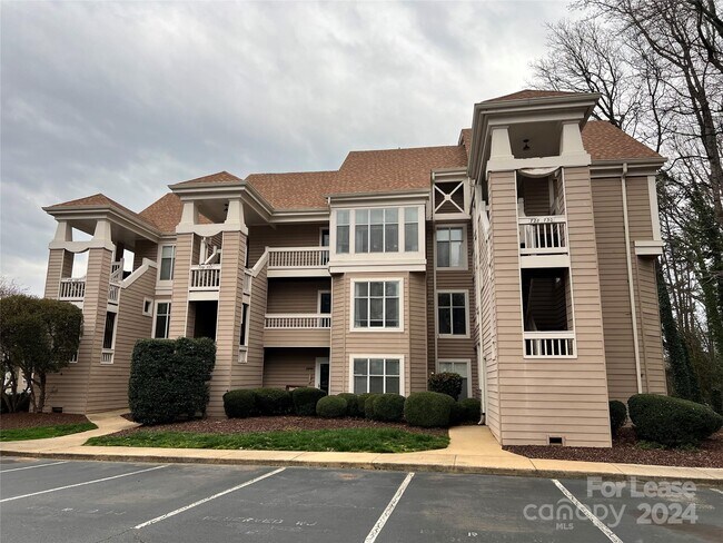 Foto del edificio - 726 Southwest Dr