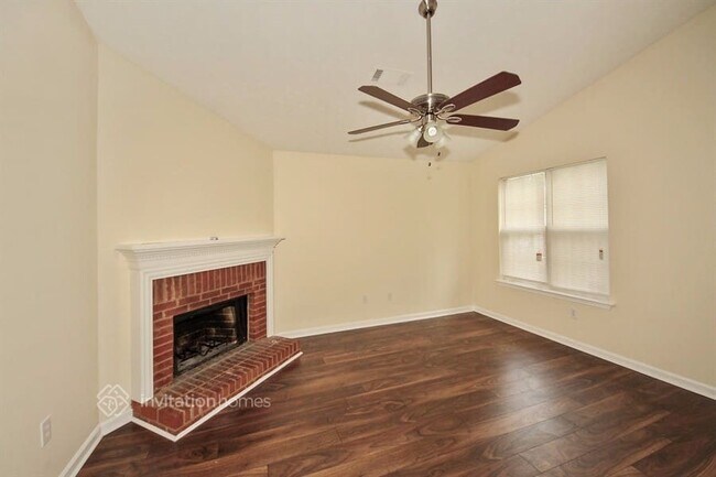 Building Photo - 6480 Drake Manor