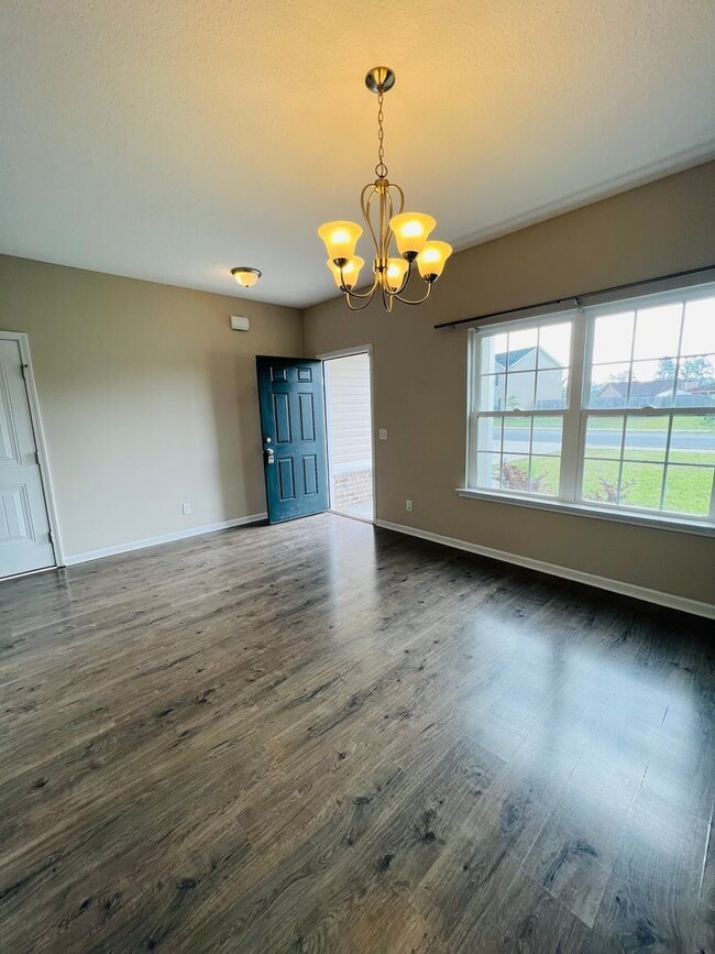 Foto del edificio - Pet Friendly 2 Story 4 bed 2 1/2 Bath home.