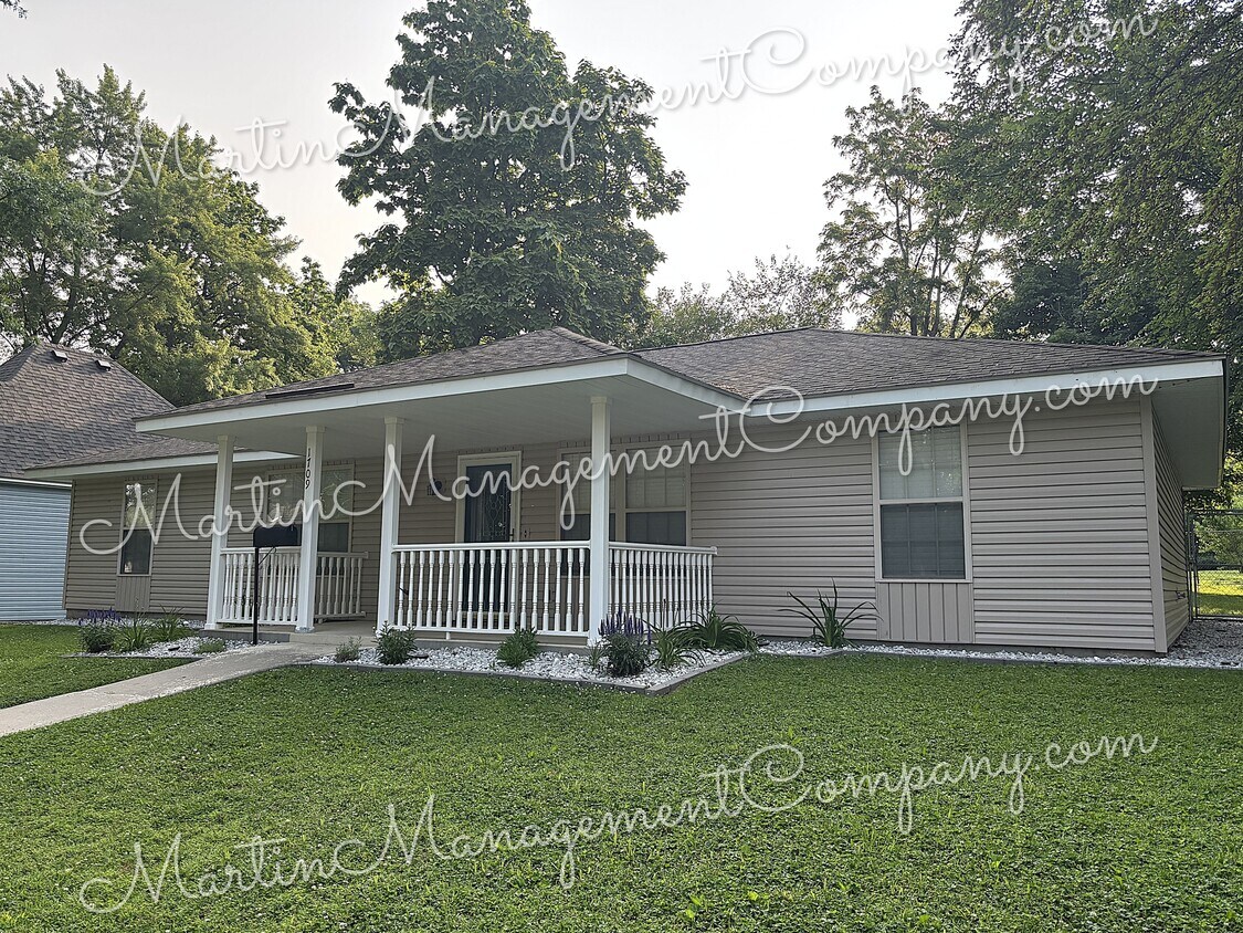 Primary Photo - 1709 S Prospect Ave
