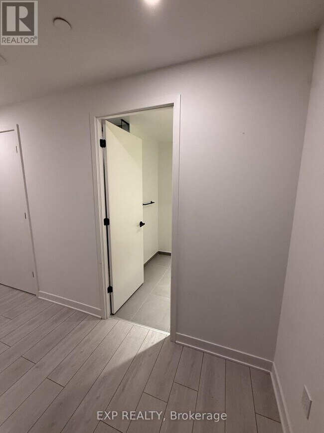 Photo du bâtiment - 55 Charles St E