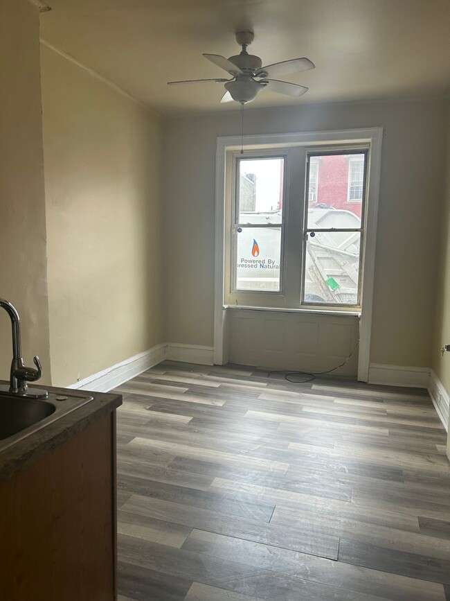 Foto del edificio - 1232 W Somerset St