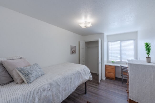 Suite privada para hacerla tuya - Red Rock Ridge Student Housing