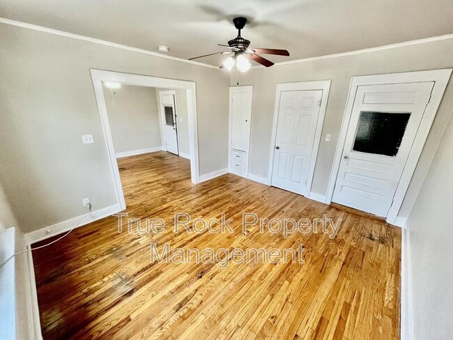 Building Photo - 804 E Main St