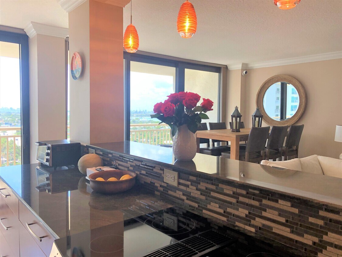 Foto principal - 3400 N Ocean Dr