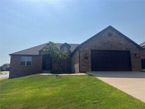 Building Photo - 590 Sorrento Dr