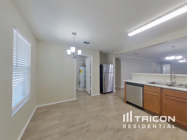 Building Photo - 8027 Abbotts Pointe