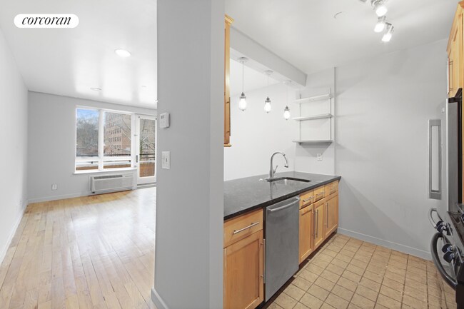 Foto del edificio - 324 E 112th St