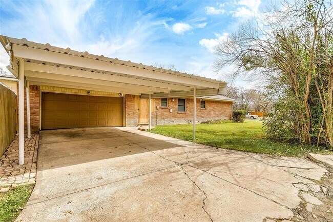 Foto del edificio - 10923 Strayhorn Dr