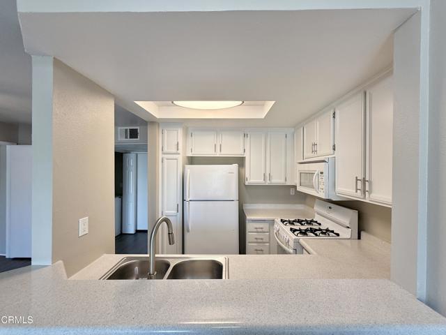 Building Photo - 4500 Laurel Canyon Blvd