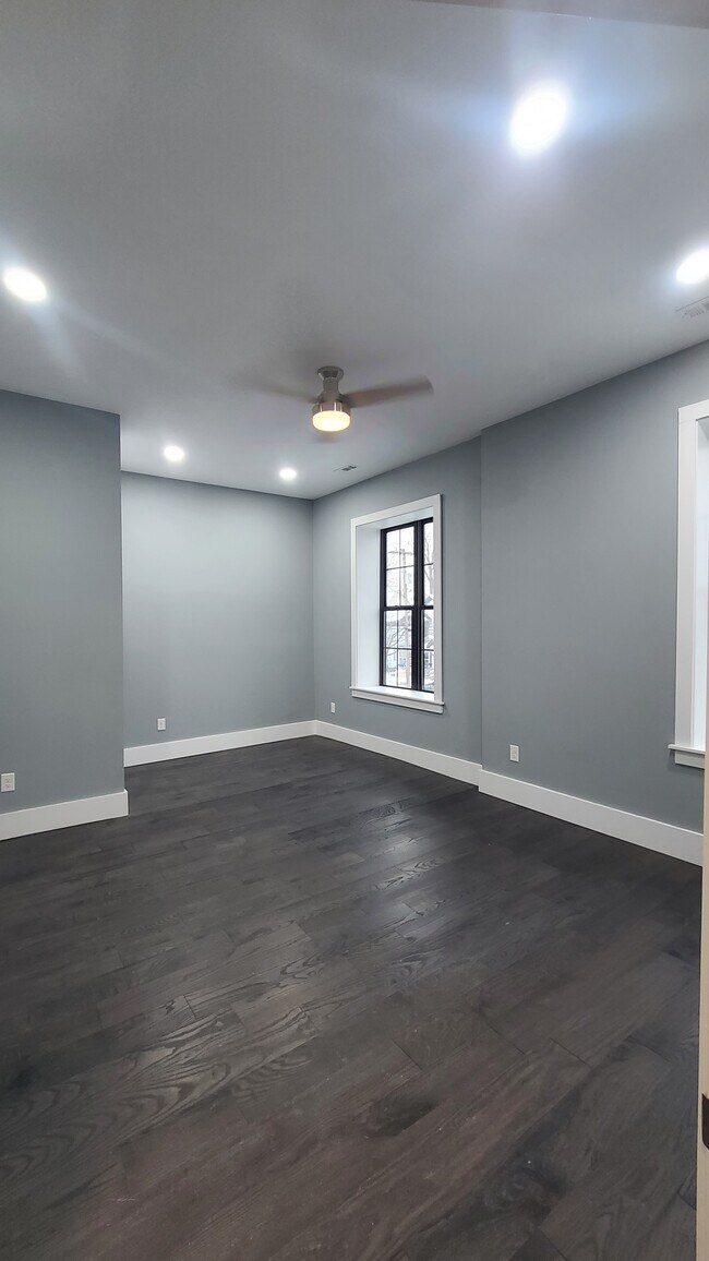 Huge master bedroom - 77 E Bridge St