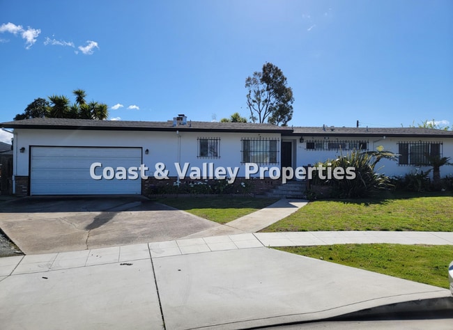 Building Photo - FOR RENT: Spacious 3-Bed House