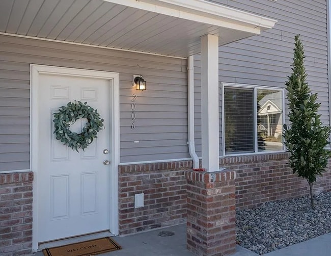 Building Photo - Modern 3-Bedroom Home with Resort-Style Amenities