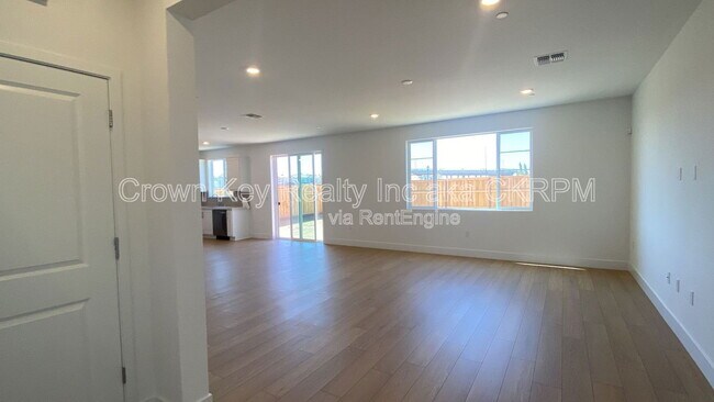 Building Photo - 120 Adriana Dr