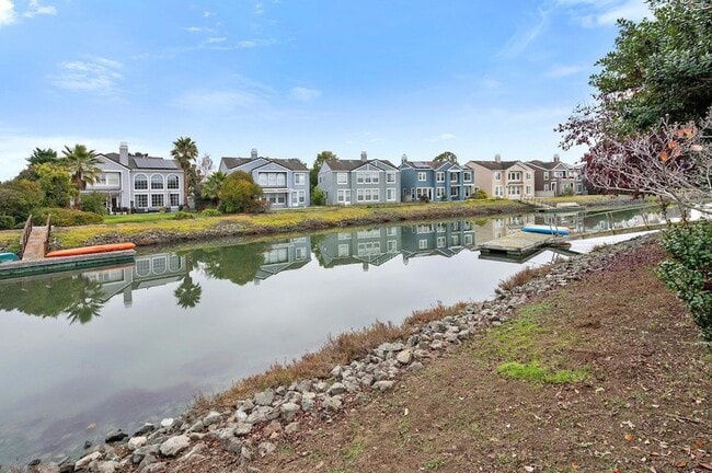 Building Photo - 142 Monaco Dr