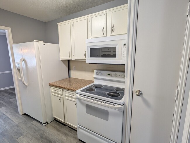 Foto del edificio - 3129 Burke Mill Ct