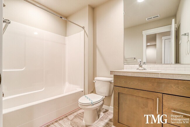 Building Photo - New Contemporary 3 Bed 2.5 Bath Style Home...