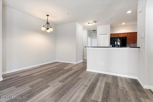 Foto del edificio - 425 La Travesia Flora