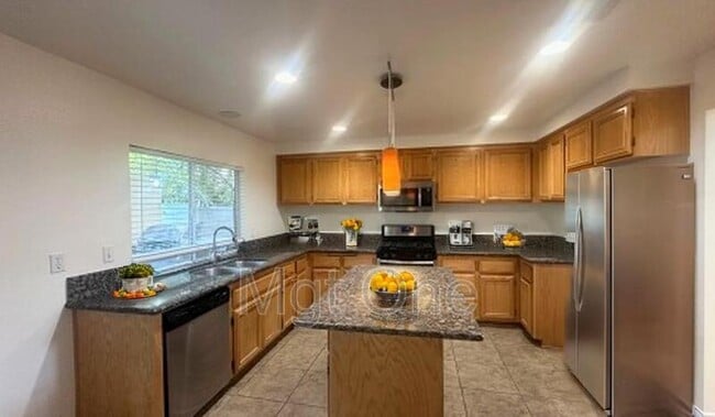 Building Photo - 3140 Crestline Dr