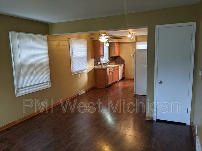 Foto del edificio - 1034 48th St SE
