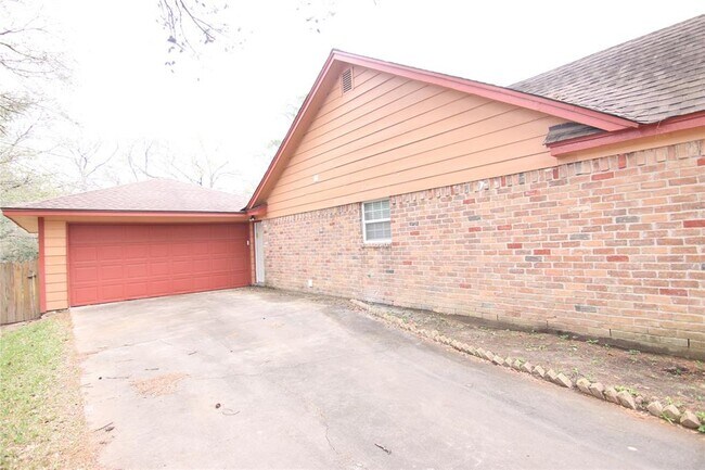 Building Photo - 13010 Timberlake Dr