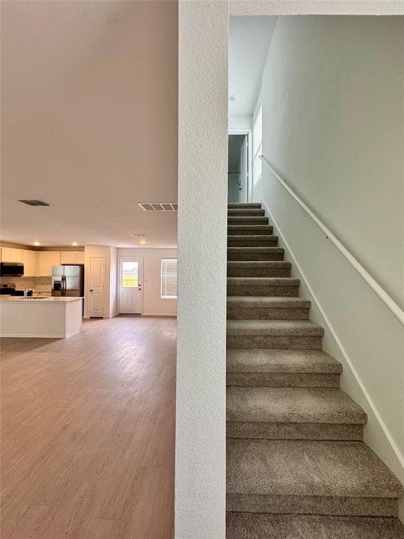 Building Photo - 554 Sormonne Lp