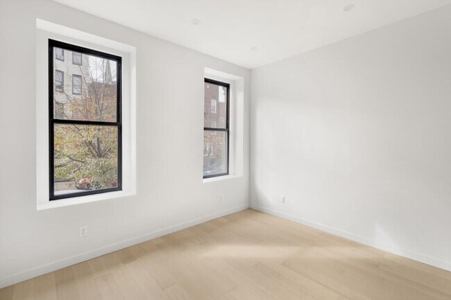 Foto del edificio - 2 bedroom in Brooklyn NY 11232
