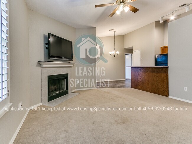 Building Photo - 2 Bed 2 Bath Gated Garden Condo Near OU