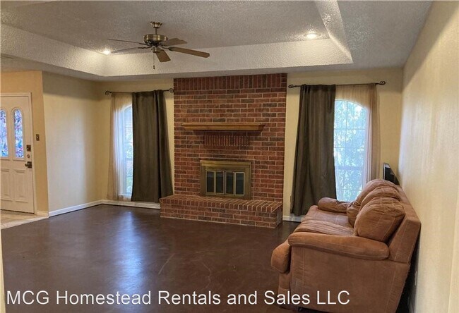 Building Photo - 3 br, 2 bath House - 1819 Sundown Dr