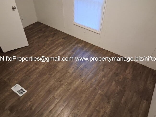 Building Photo - 5576 Aenon Ln