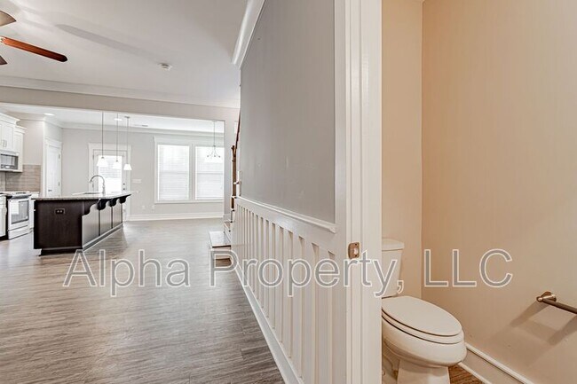 Building Photo - 400 Pangel Ln