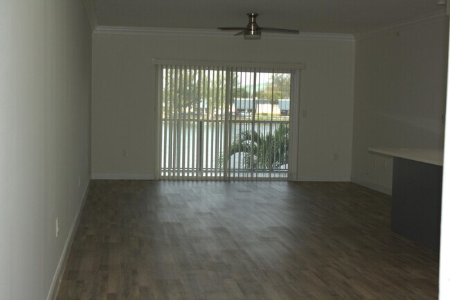 Building Photo - 4401 Crystal Lake Dr