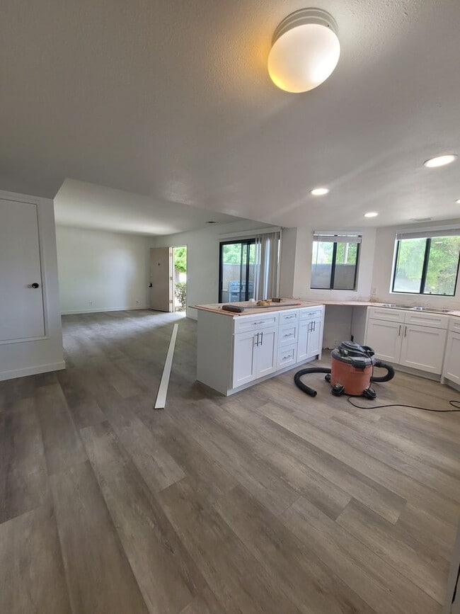 Building Photo - Ventura - Ground floor level 2+1 apartment with 1-car garage