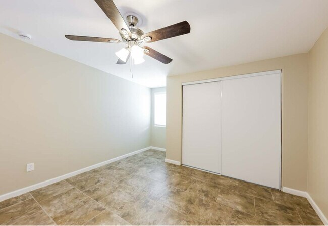 Foto del edificio - 1622 E Oak St