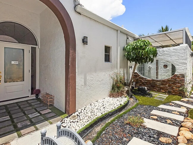 Photo - 6590 Fountains Cir House